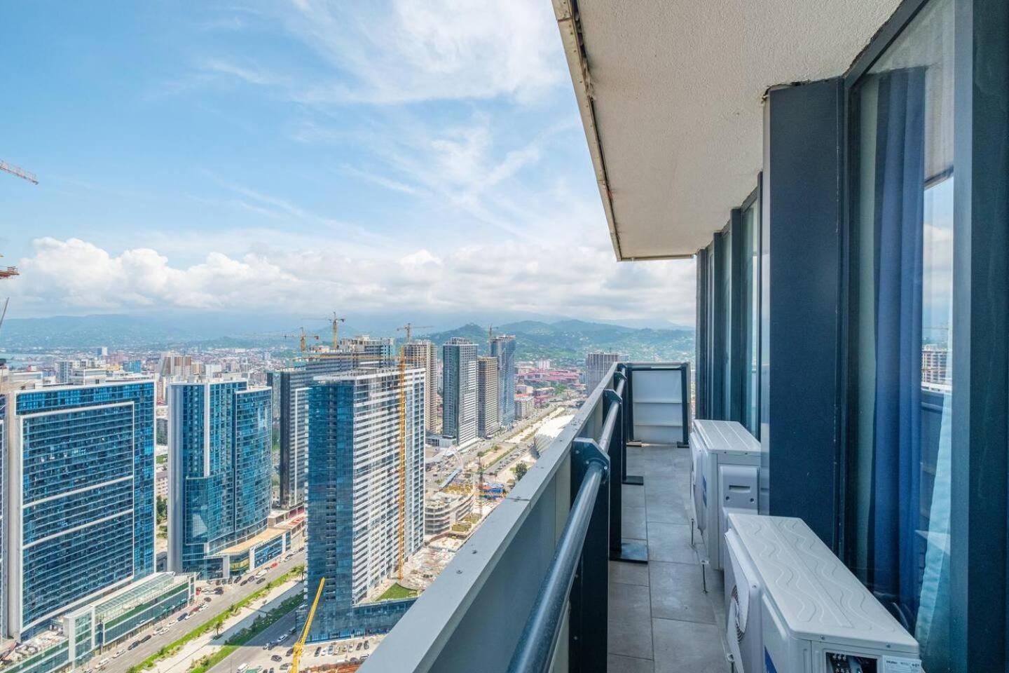 Luxury Orbi City Sea View Aparthotel Batumi Exterior photo