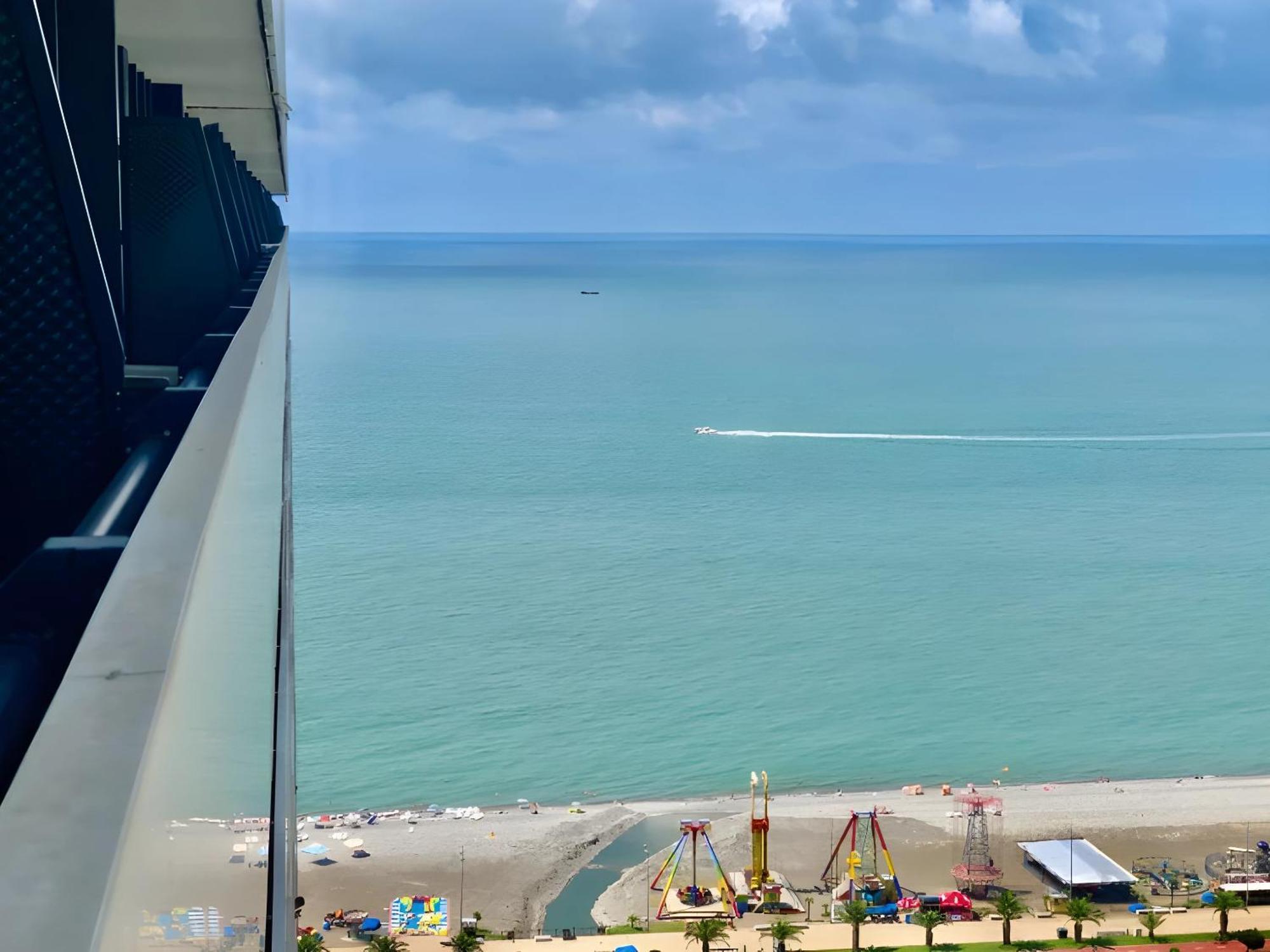 Luxury Orbi City Sea View Aparthotel Batumi Exterior photo