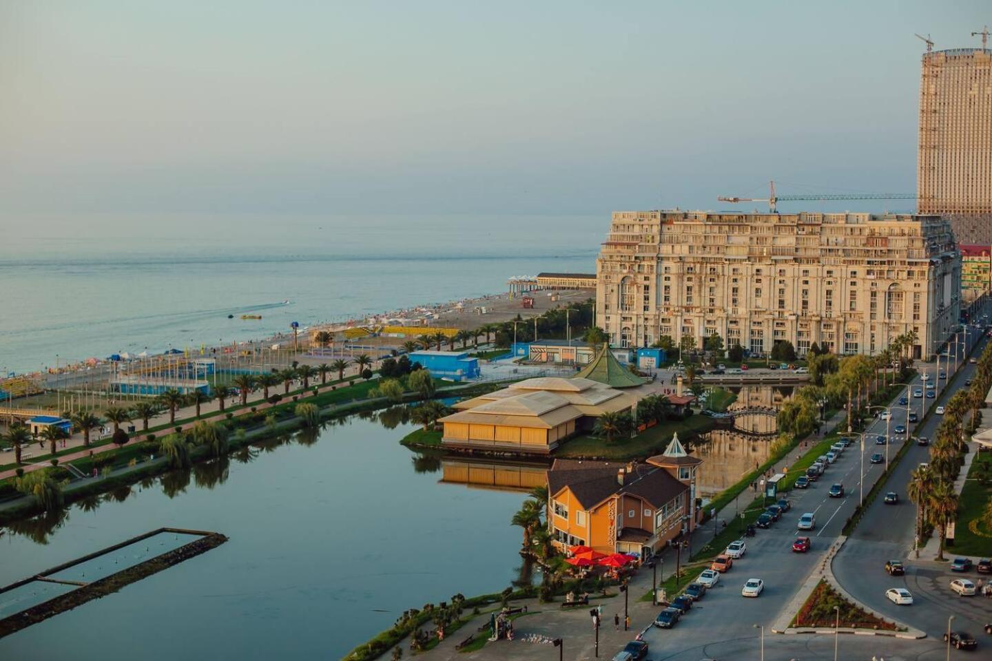 Luxury Orbi City Sea View Aparthotel Batumi Exterior photo