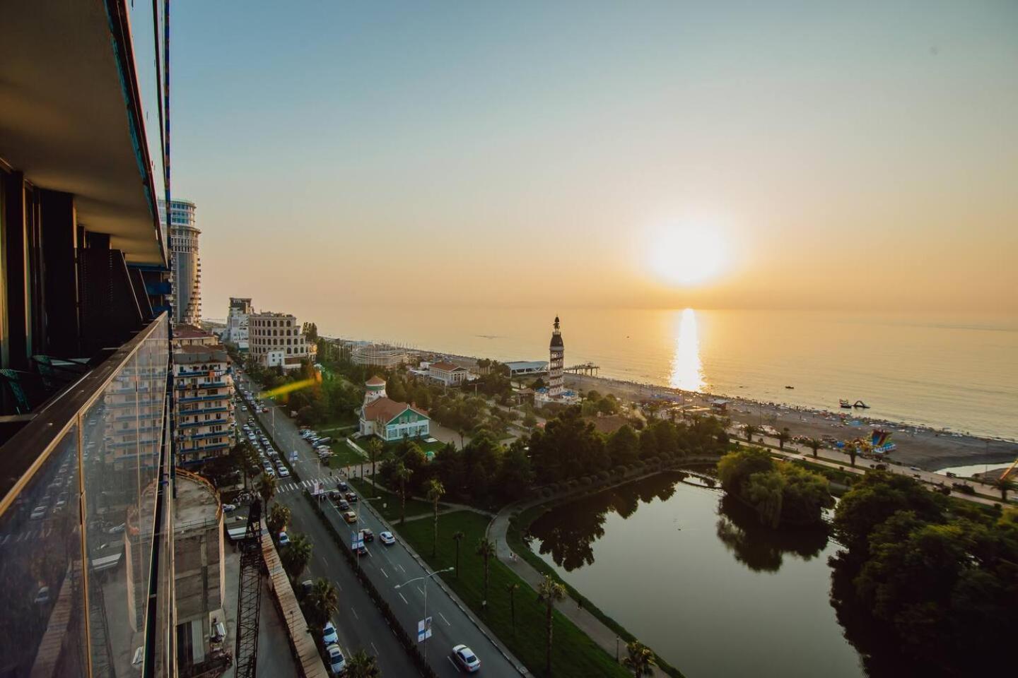 Luxury Orbi City Sea View Aparthotel Batumi Exterior photo